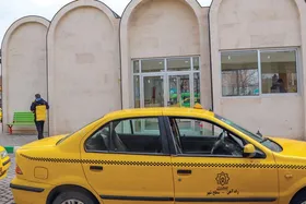 راننده های تاکسی راه آهن از کم و کاست های سرپناه شبانه روزی شان می گویند | استراحتگاهی بدون آب و گاز و امکانات