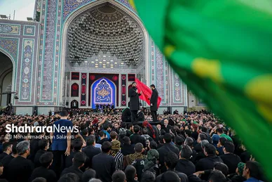 تصاویری از آئین چهارپایه خوانی عصر شهادت امام رضا (ع) در حرم مطهر رضوی