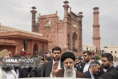 رئیسی به آرامگاه اقبال لاهوری رفت