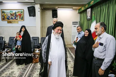 گزارش تصویری | دیدار آیت الله علم الهدی با خانواده شهدای هوافضای سپاه در جنگ ۱۲ روزه