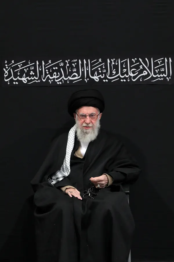 عزاداری شام شهادت حضرت زهرا(س) با حضور رهبر معظم انقلاب برگزار شد+تصاویر