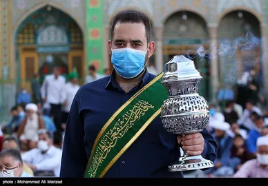 آیین تعویض پرچم گنبد حرم حضرت معصومه(س) و امام رضا (ع) به مناسبت آغاز دهه کرامت
