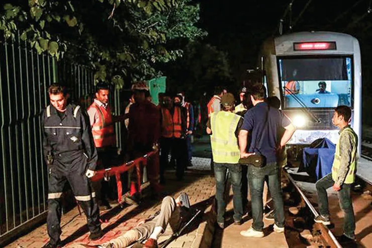 کلاف سردرگم چاقوکشی در قطار شهری