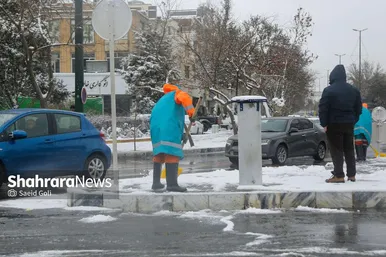 گزارش تصویری | خدمات دهی نیروهای شهرداری مشهد در روزهای برفی