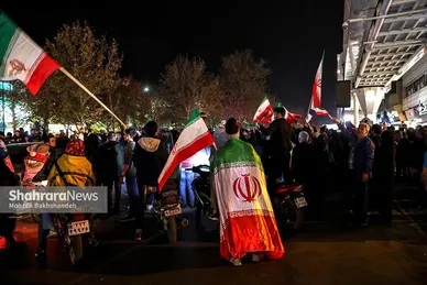 شادی مردم مشهد بعد از برد تیم ملی ایران ۲