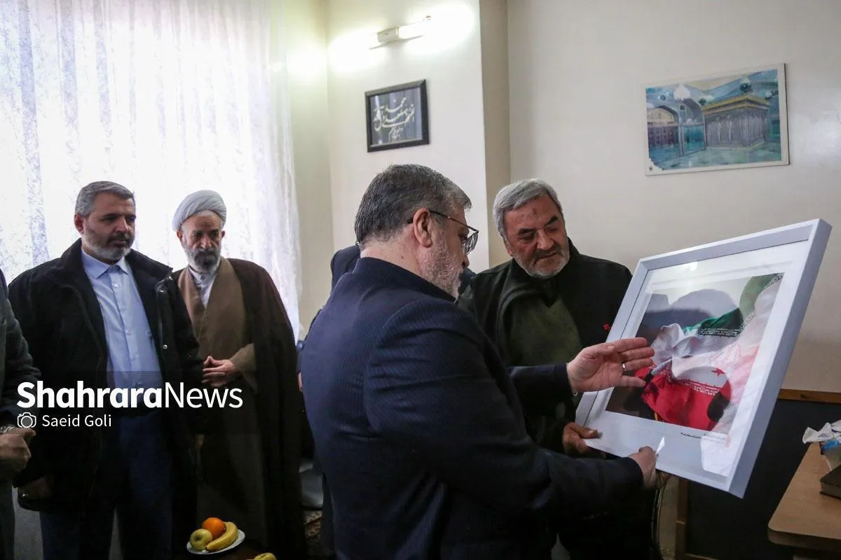 دیدار شهردار مشهد با خانواده شهید «عیسی علیپور» از شهدای خدمت شهرداری در جریان ناآرامی‌های اخیر + فیلم