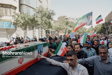 گزارش تصویری | تشییع پیکر مطهر شهید اقتدار حسن حسینی نژاد در مشهد