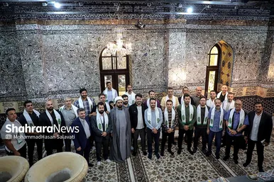 عرض ارادت قهرمانان ورزش ایران در حرم مطهر رضوی