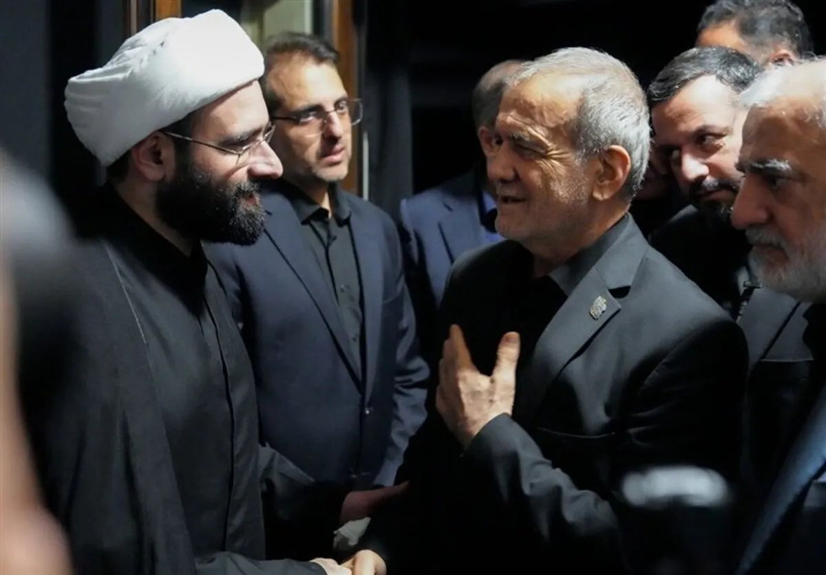 پزشکیان در مراسم روضه خانگی شهید علی لاریجانی حضور یافت