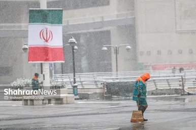 گزارش تصویری | خدمات دهی نیروهای شهرداری مشهد در روزهای برفی