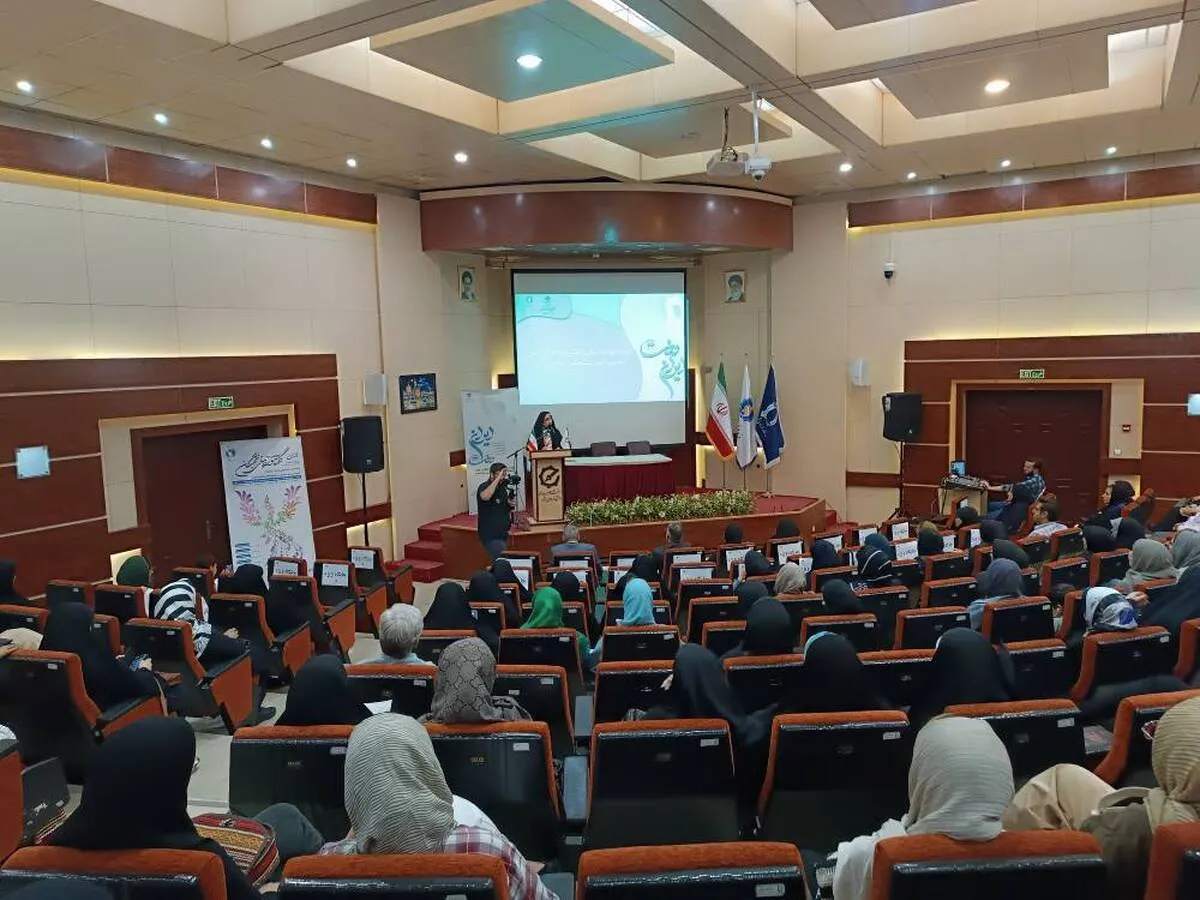 باید از توانمندی، قدرت و هوش بانوان در حوزه کارآفرینی استفاده کنیم