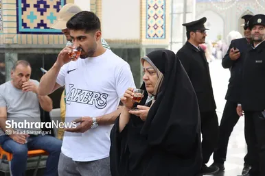 میزبانی قائم‌شهری‌ها از زائران رضوی در چایخانه امام رضا (ع)