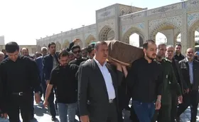 تشییع پیکر جانباز &laquo;سید حسین علیزاده&raquo; در حرم مطهر رضوی
