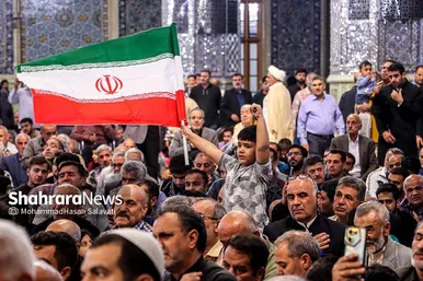 تصاویری از اجتماع مردمی در حرم امام رضا (ع) در پی شهادت سید حسن نصرالله