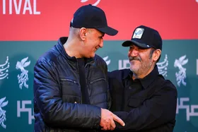 خوش&zwnj;وبش محسن قصابیان و مهران غفوریان در فوتوکال فیلم &laquo;غوطه&zwnj;ور&raquo; + عکس