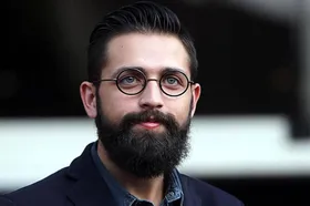تصاویری از حضور هنرمندان در مراسم بزرگداشت شهدای جنگ ۱۲ روزه در حسینیه امام خمینی(ره)