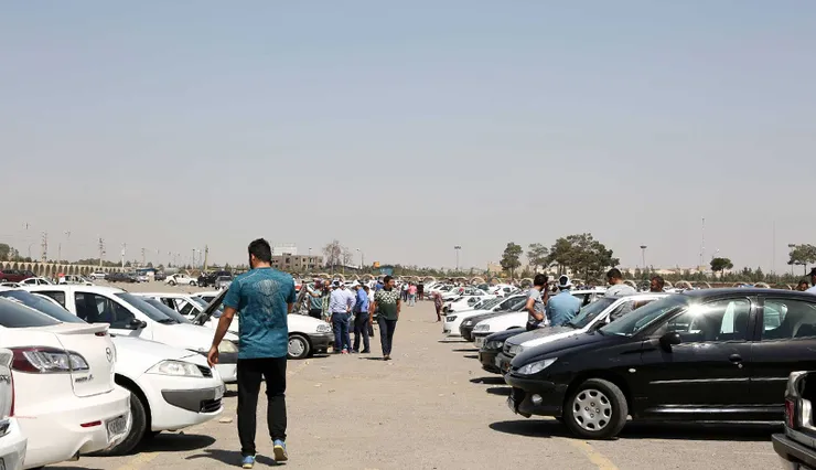 خریداران فعلا خودرو نخرید، قیمت خودرو حتما ریزش دارد