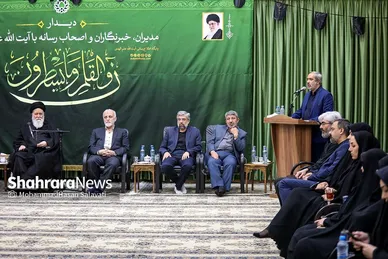 دیدار خبرنگاران و اصحاب رسانه با آیت الله علم الهدی به مناسبت روز خبرنگار