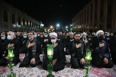 عکس‌هایی از شهید مالک رحمتی در حرم امام‌رضا(ع)