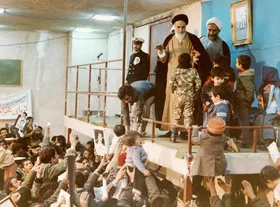 نمایشنامه&zwnj;ای که به تازگی با موضوع زندگی امام خمینی منتشر شده در جماران اجرا می&zwnj;شود