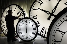 آیا تغییرنکردن ساعت در ابتدای سال ۱۴۰۲ اختلالی در سیستم&zwnj;ها و نرم&zwnj;افزار&zwnj;ها به وجود نمی&zwnj;آورد؟
