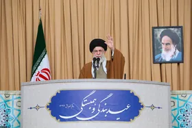 سه قاب از آخرین حضور رهبر شهید انقلاب اسلامی در مصلی امام خمینی (ره) تهران | اللّٰهُمَّ أَهْلَ الْکِبْرِیاءِ وَالْعَظَمَةِ