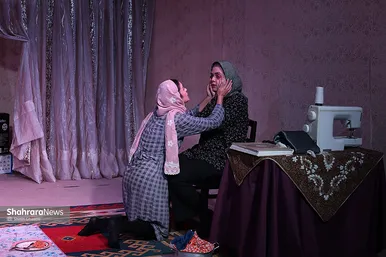 گزارش تصویری | نمایش «شربت زعفران، آویشن، پونه و چند قطره روغن گل مغربی»