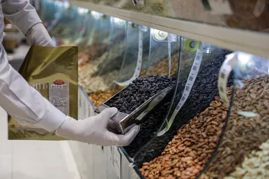 بازار مشهد در آستانه شب یلدا