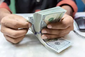 دلار به بالاترین سطح دو ماه اخیر رسید (۱۸ خرداد ۱۴۰۵)