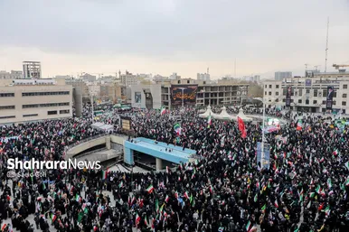 گزارش تصویری | حضور پرشور و باشکوه مردم برای بیعت با سومین رهبر انقلاب اسلامی در میدان شهدا مشهد