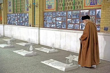 گزارش تصویری | حضور رهبر معظم انقلاب در مرقد مطهر بنیان‌گذار کبیر جمهوری اسلامی ایران و مزار شهدای نظام و دفاع مقدس (۱۱ بهمن ۱۴۰۳)