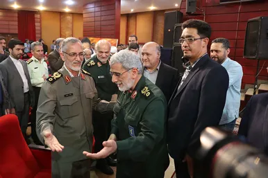 مراسم رونمایی از تقریظ رهبر انقلاب بر کتاب 