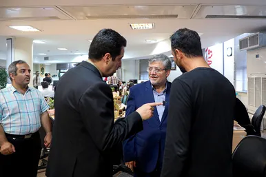 حضور شهردار مشهد در روزنامه شهرآرا به مناسبت روز خبرنگار