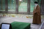 حضور رهبر انقلاب در مرقد بنیان‌گذار انقلاب اسلامی در آستانه ۱۲بهمن + عکس