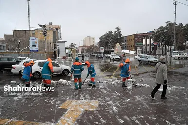 گزارش تصویری | خدمات دهی نیروهای شهرداری مشهد در روزهای برفی