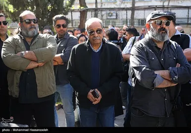 عکس‌هایی از تشییع پیکر رضا داودنژاد