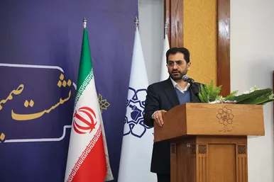 نشست صمیمانه شهردار با روشندلان در محفل انس با قرآن
