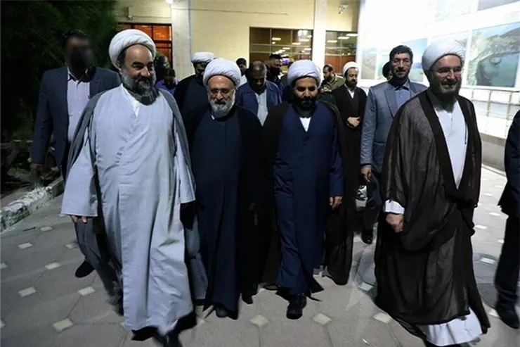 نماینده رهبر معظم انقلاب با خانواده شهدای امنیت در زاهدان دیدار کرد + فیلم