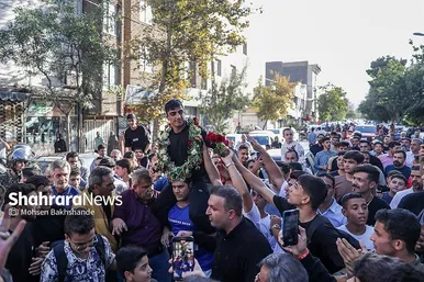 گزارش تصویری | استقبال مردمی از احمد جوان نایب قهرمان مسابقات کشتی آزاد قهرمانی جهان در زاگرب