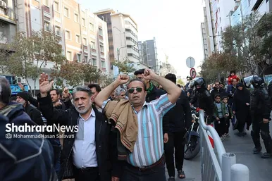 راهپیمایی اصناف، بازاریان و نمازگزاران پس از نماز جمعه مشهد