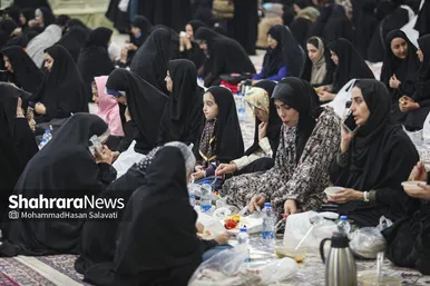 گزارش تصویری | ضیافت افطار در حرم مطهر رضوی
