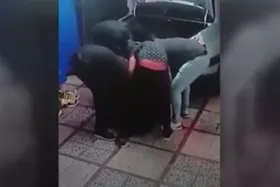 لحظه سرقت دزدان خونسرد از منزل یک طلا فروش + فیلم