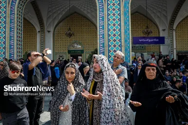 گزارش تصویری | لحظه تحویل سال در حرم مطهر امام رضا (ع)