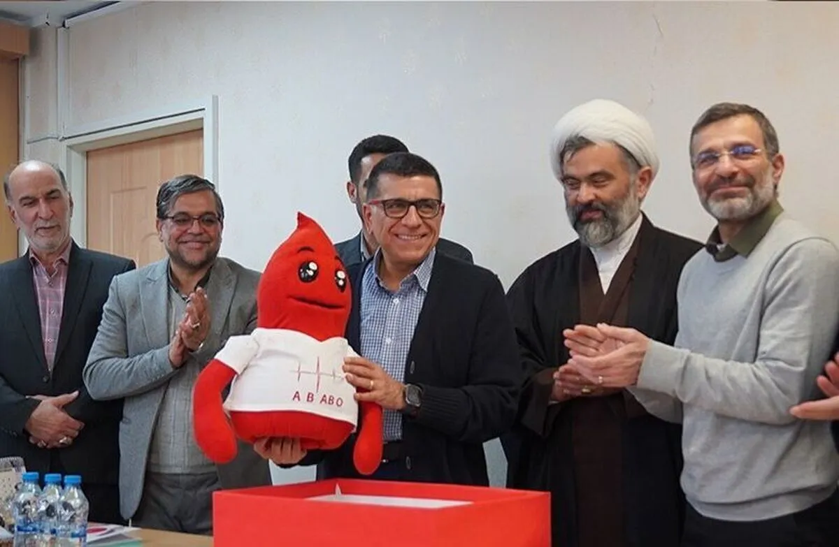 عروسک «آبابو» به عنوان شخصیت فرهنگی ترویج فرهنگ اهدای خون رونمایی شد (۲۱ بهمن ۱۴۰۴)