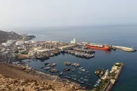 عربستان ۲ کشتی اماراتی در بندر المکلا را هدف قرار داد