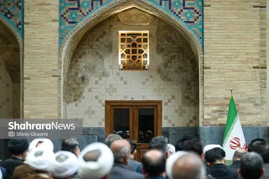 گزارش تصویری | مراسم رونمایی از نسخه چاپ‌شده قرآن کریم به خط رنّانی به همراه دست خط رهبر شهید انقلاب