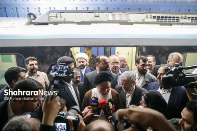 گزارش تصویری | بازدید آیت‌الله علم‌الهدی از ایستگاه باب‌الجواد(ع) مترو مشهد