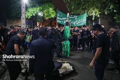 عکس‌هایی از مراسم علم کشیِ مهاجران افغانستانی در گلشهر مشهد