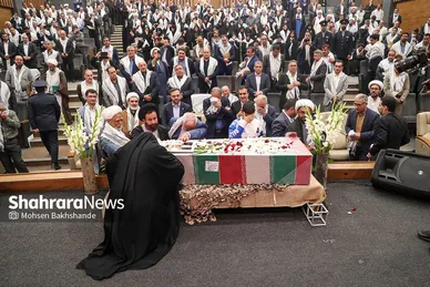 گزارش تصویری | بدرقه پیکر شهید گمنام دفاع مقدس در همایش سالیانه بسیجیان در مشهد