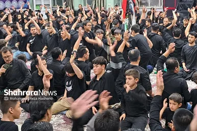 عکس‌هایی از مراسم علم‌کِشی مهاجران افغانستانی در مشهد (۲۳ تیرماه ۱۴۰۳)
